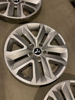 Originál Mitsubishi puklice 17 - 4