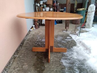Predám okruhly jedálenský stôl - 4