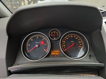 Predám Opel Zafira 1,7, r. v. 2014 - 4