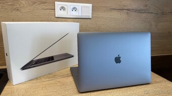 Apple MacBook Pro 15" Retina Touch Bar 2019 - 4