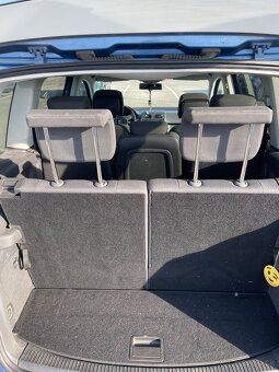 Volkswagen Touran - 4