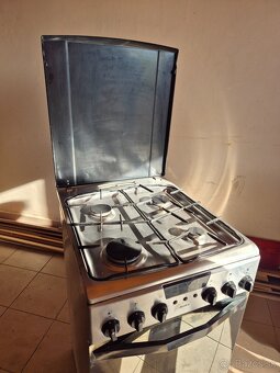 Kuchynská linka + funkčný sporák - 4