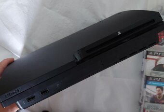 Sony Playstation 3 + 5 hier + 1 ovládače + nabíjacia stanica - 4
