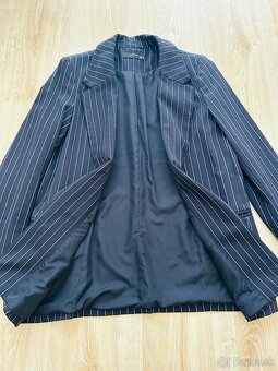 KRÁSNY SUKŇOVÝ KOSTÝM značky RESERVED - 4