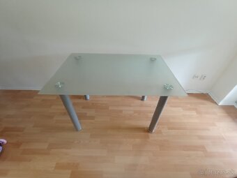 Sklenený jedálenský stôl - 4