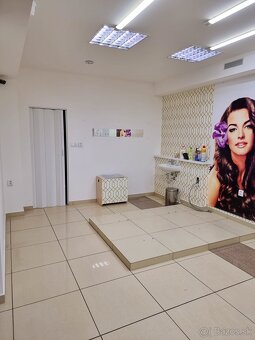 Odstúpim zabehnutý svadobný salón v centre Lučenca - 4