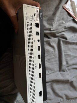 Xbox One S - 4