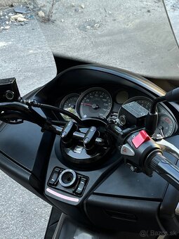 Predam skuter Honda Forza 300 - 4