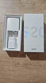 SAMSUNG S20 FE - 4