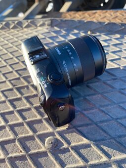 Canon EOS M - 4