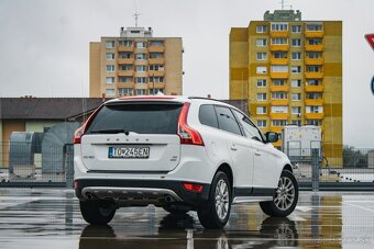 Volvo XC60 D5 (151kW) AWD Momentum Geartronic - 4