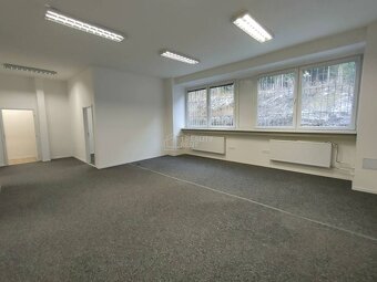 Prenájom : Dvojkancelária so zázemím v adminis.budove v Žili - 4