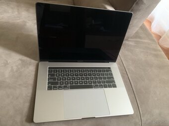 MacBook Pro 15" 2017 Space Gray - 4