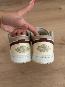 Air Jordan 1 Low "Desert Khaki" Wmns - 4