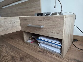 Staršia Posteľ IKEA a nočné stolíky k nej. - 4