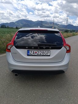 VOLVO V60 Momentum - 4