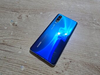 Huawei P30 128gb s krasnym super amoled displejom vdaka comu - 4