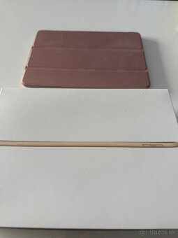 Apple iPad (2017) 128GB Wi-Fi Gold - 4