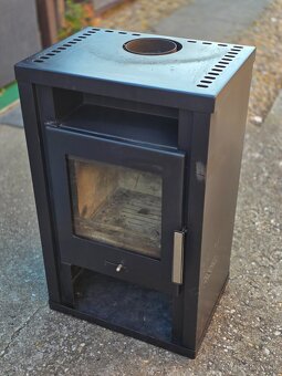 Predám zachovalé  krbové kachle 5kw - 4