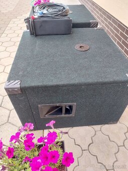 Predám 2ks pasívny subwoofer so zosilňovačom a kabelážou - 4