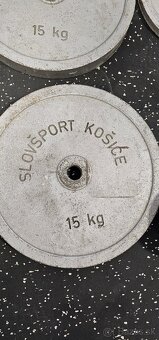 Posilňovacie závažia – kotúče (spolu 47,5 kg)
- 4