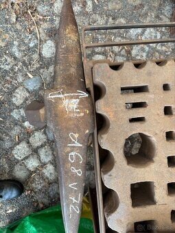 Starožitná kovadlina rohatina - 4