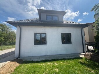 Rodinný dom s krásnym slnečným pozemkom o výmere 950 m2 v Bá - 4