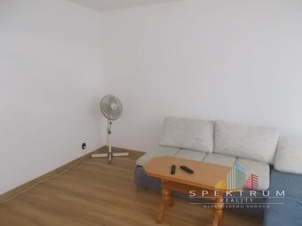 SPEKTRUM REALITY- Na Predaj 1-izbový byt, 37 m2, okres Žiar - 4