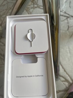 Apple SE cerveny - 4