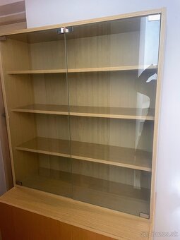 Skriňa s vitrínou - 4