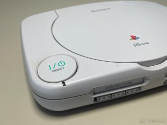 PS One s modchipom + 5 hier, ovládač, memory karta - 4