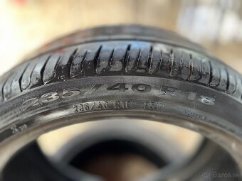 235/40R18 - 4