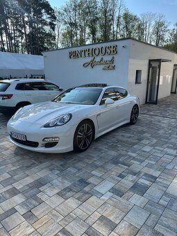 Porsche Panamera - 4