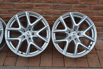 5x108 R18 Hlinikove disky Original Volvo XC40 XC60 - 4