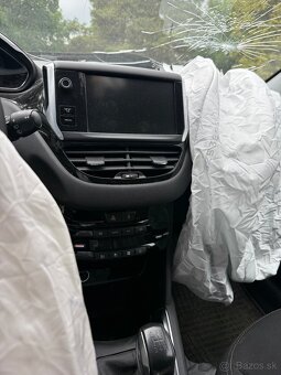 Rozpredam Peugeot 208 2013 1.2 - 4