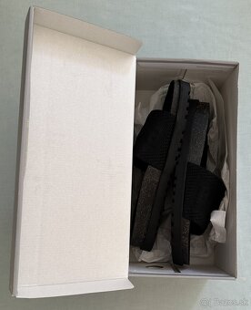 "NOVÉ" unisex BENCH šlapky čierne EU41 za 21EUR - 4