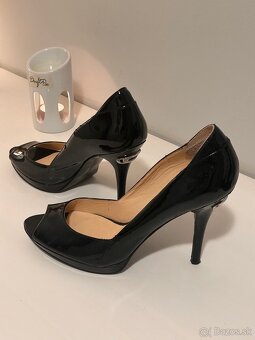 Kozene lakovane lodicky Guess vel.40 - 4