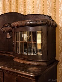 Starožitný príborník a vitrína - 4