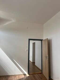 Slnečný priestor s parkovaním v cene - 4