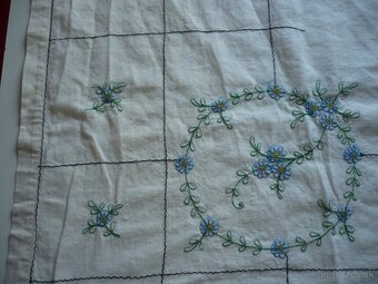 vyšívané obrusy - 4