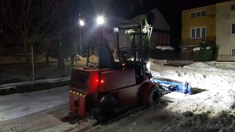 Predám Destu DVHM 3222L s uzávierkou,naklad lopatou,radlicou - 4
