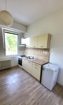 PRENÁJOM: VEĽKÝ 1 IZBOVÝ BYT, FONČORDA - 4