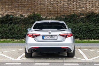 Alfa Romeo Giulia 2.0 GME AT - 4