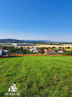 Slnečný stavebný pozemok  v Malých Bieliciach- znížená cena - 4