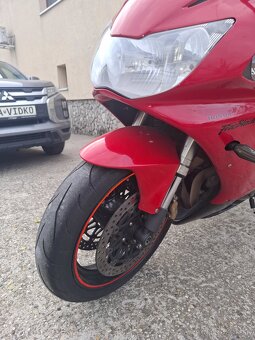 Honda CBR 929 RR - 4