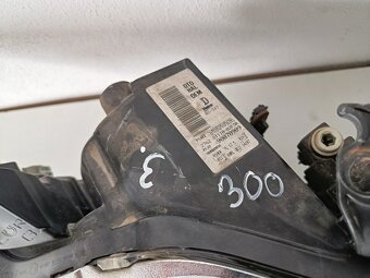 svetlo PP , Toyota Auris ii 2015-2018 8111002K30 300€ - 4