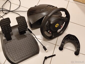 Volant ThrustMaster Ferrari na XBox360 a PC - 4