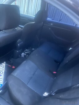 Predám Toyota avensis - 4