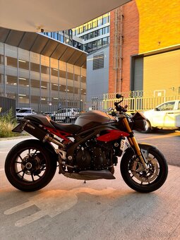 Triumph Speed Triple 1050 R (2016) - 4