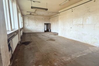 Skladový priestor na prenájom 260 m² pri polyfunkčnom centre - 4